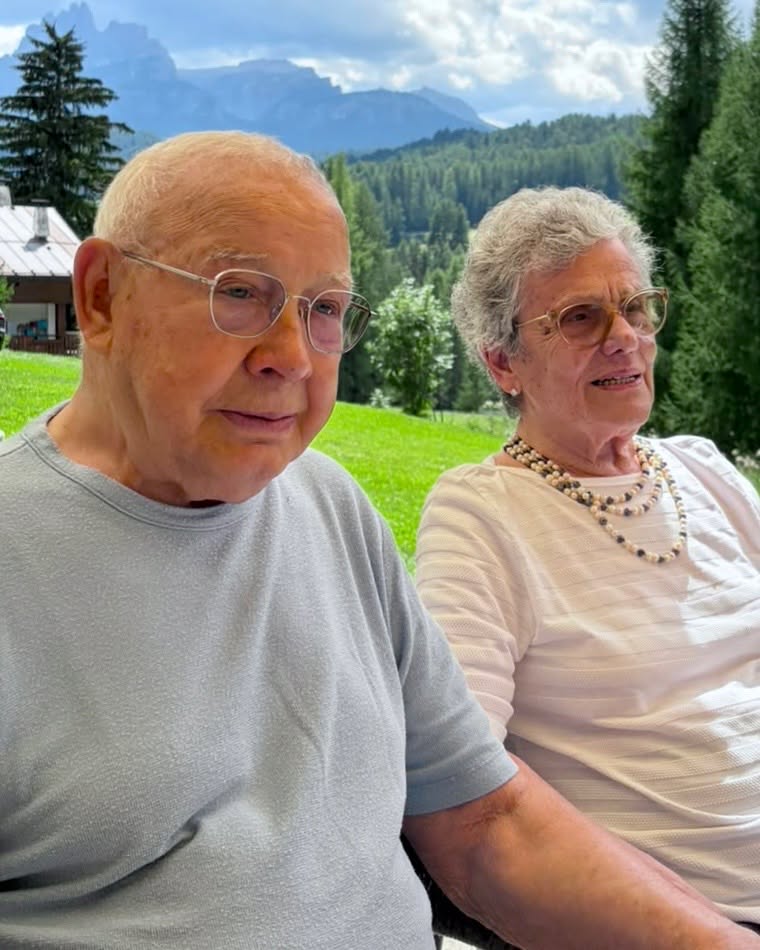 Today we celebrate Lino Tagliapietra’s 92nd birthday!
Wishing the Maestro a wonderful day, surrounded by family in the Dolomites. 🥂
•
Oggi festeggiamo i 92 anni di Lino Tagliapietra. 🥂
Buon compleanno, Maestro!