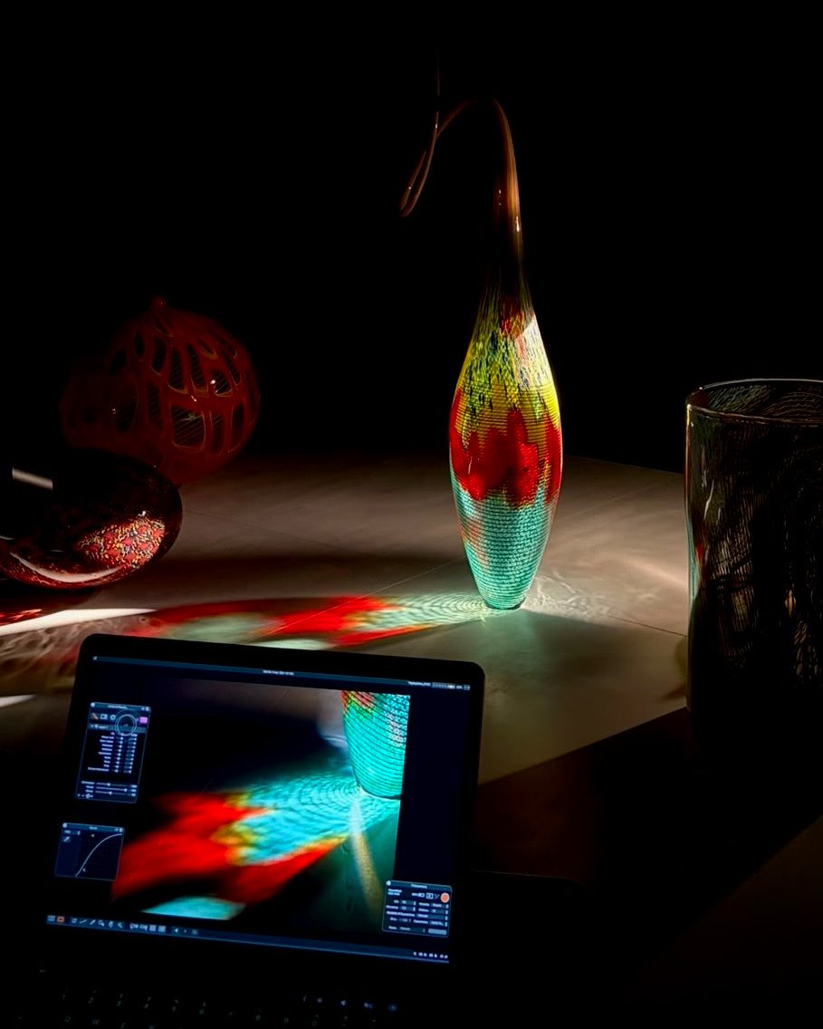 Layers of Light, behind the scenes.
Exhibition photography and catalogue in progress, as we get closer to the official opening for @theveniceglassweek 2026.
→ Book your visit at the link in bio
• Preview opening: 1–11 September 2026
• Official opening: 12 September 2026
• The exhibition will remain open until 31 October 2026
Visits are by reservation only.
Fondamenta Serenella 15/B
Murano, Venice
•
Layers of Light, dietro le quinte.
Shooting fotografico e catalogo sono in progress, mentre ci avviciniamo all’apertura ufficiale in occasione della @theveniceglassweek 2026.
→ Prenota la tua visita al link in bio
• Anteprima: 1–11 settembre 2026
• Inaugurazione ufficiale: 12 settembre 2026
• La mostra resterà aperta fino al 31 ottobre 2026
Layers of Light si potrà visitare esclusivamente su prenotazione.
Fondamenta Serenella 15/B
Murano, Venezia
#LinoTagliapietra #Glassblowing #glassartist #MuranoGlass #theveniceglassweek